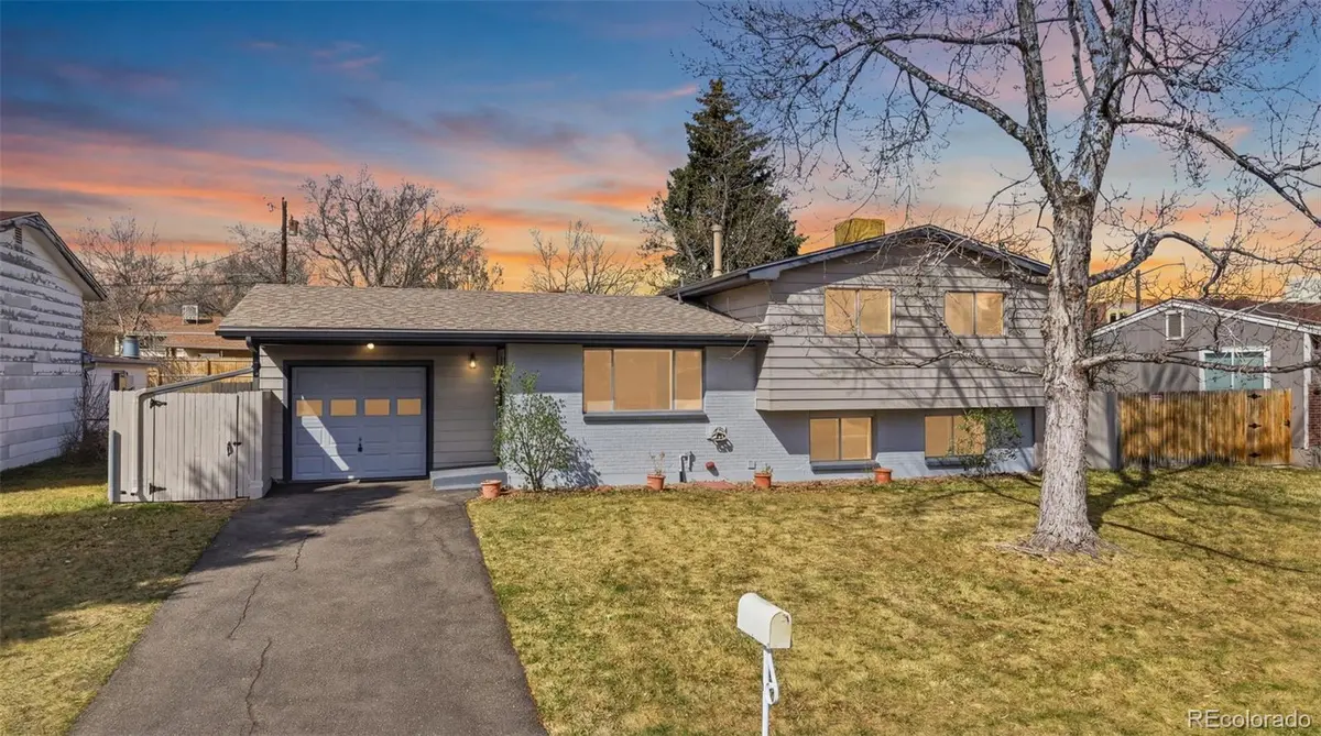 323 S Robb WAY, Lakewood, CO 80226