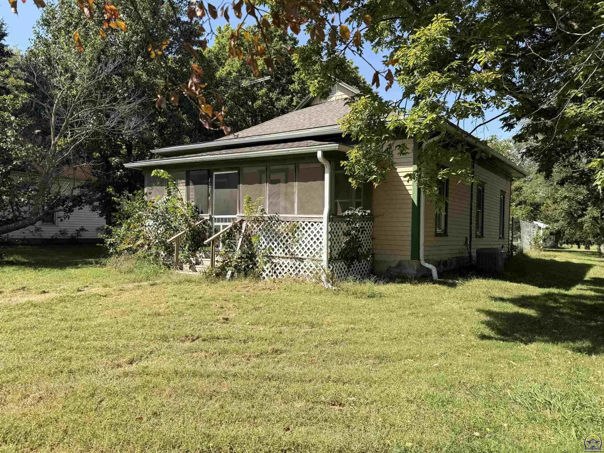 437 Whiting ST, Whiting, KS 66552