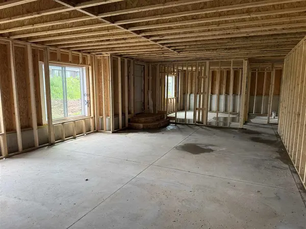 60 S Seven Oaks Rd, North Liberty, IA 52317