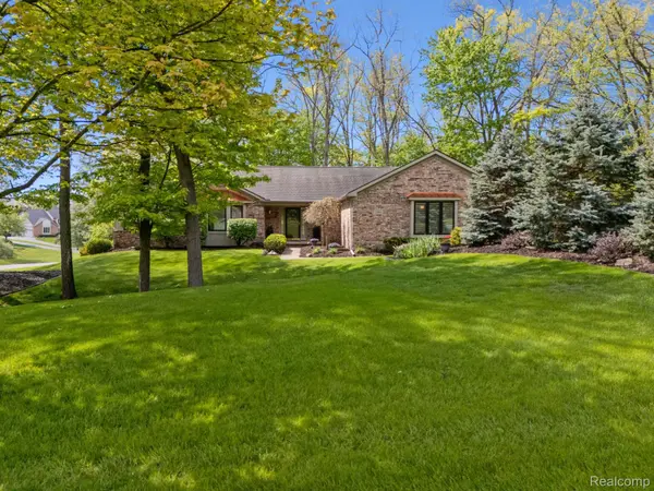 2484 PINE HOLLOW TRL, Originalcity, MI 48114