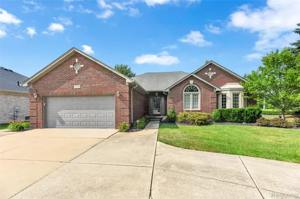 21797 Sabrina DR, Macomb Township, MI 48044