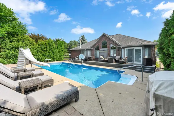 21797 Sabrina DR, Macomb Township, MI 48044