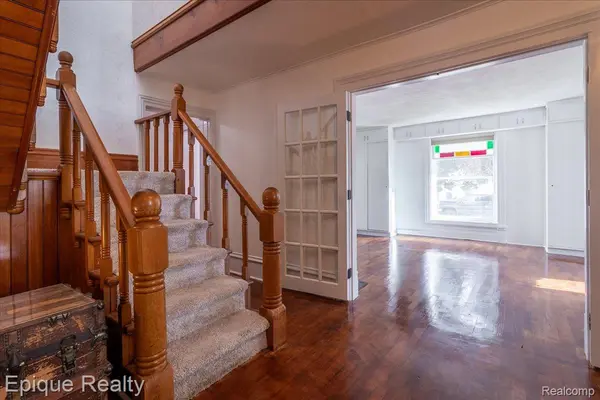 402 N Hickory ST, Owosso, MI 48867