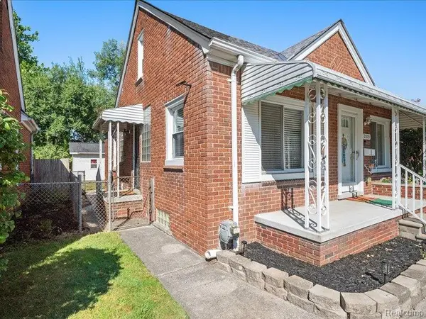 21051 Universal AVE, Eastpointe, MI 48021