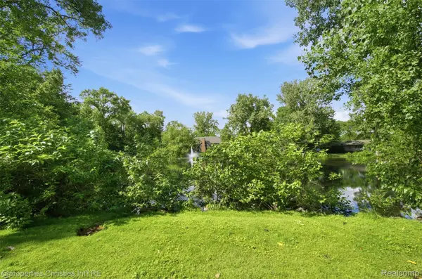25310 Canterbury RD, Franklin Village, MI 48025