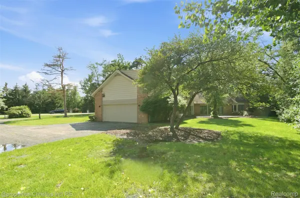 25310 Canterbury RD, Franklin Village, MI 48025