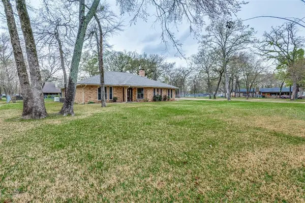 5 Huckleberry Lane, Star Harbor, TX 75148