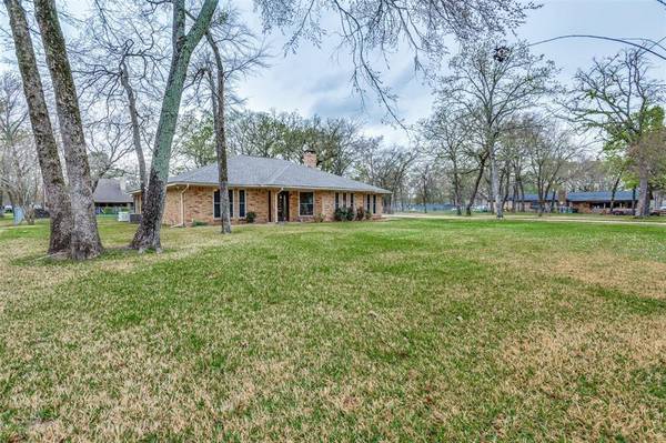 5 Huckleberry Lane, Star Harbor, TX 75148