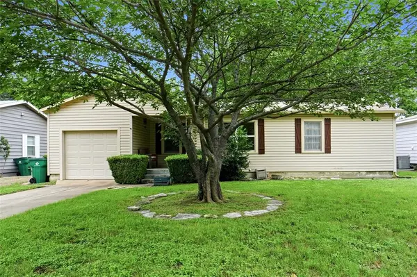 3204 Edith Lane, Haltom City, TX 76117