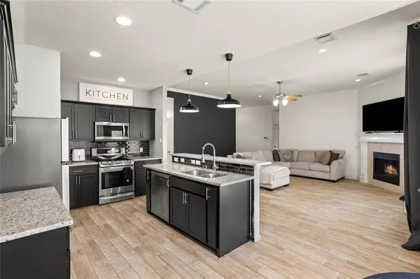 518 Valarie Lane, Midlothian, TX 76065