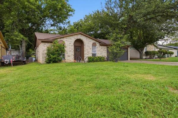 701 N Douglas Avenue, Cleburne, TX 76033