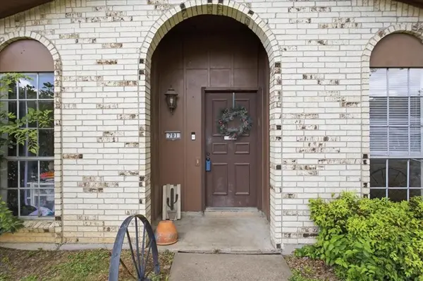 701 N Douglas Avenue, Cleburne, TX 76033