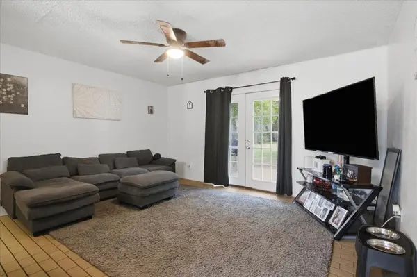 701 N Douglas Avenue, Cleburne, TX 76033