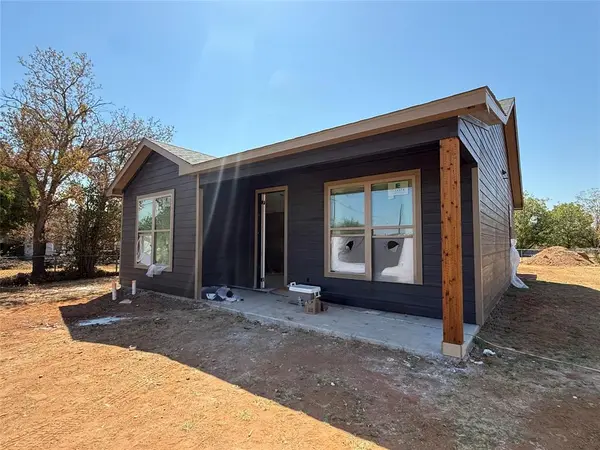 414 E Belknap Street, Jacksboro, TX 76458