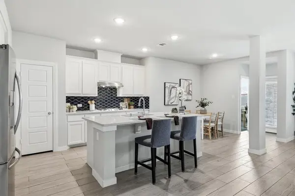 1916 Outpost Creek Lane, Aubrey, TX 76227