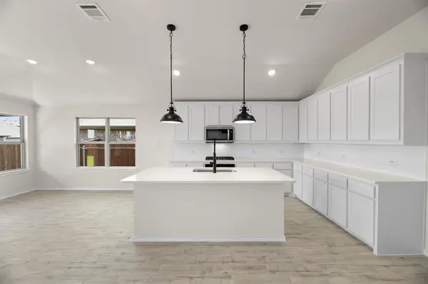 211 Van Horn Drive, Terrell, TX 75160
