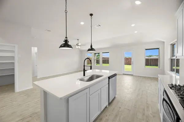 211 Van Horn Drive, Terrell, TX 75160