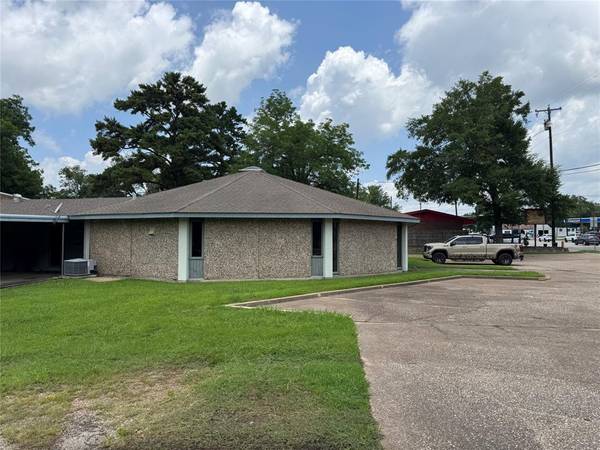 1208 S Chestnut Street, Lufkin, TX 75901