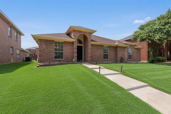 412 Sugar Mill Road, Cedar Hill, TX 75104