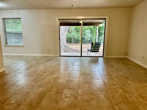 2207 Clover Park Drive, Arlington, TX 76013