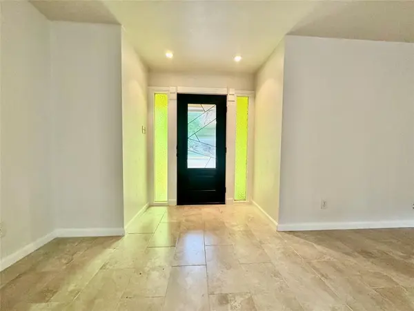 2207 Clover Park Drive, Arlington, TX 76013