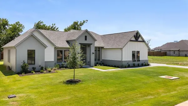 2180 Middlewood Circle, Granbury, TX 76049