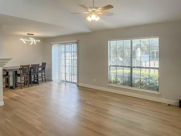 332 W Harwood Road #B, Hurst, TX 76054