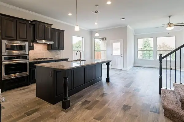 4004 Knollbrook Lane, Fort Worth, TX 76137