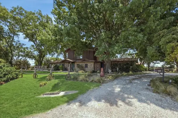6221 Highway 8, Desdemona, TX 76445