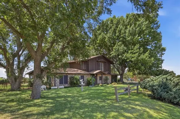 6221 Highway 8, Desdemona, TX 76445