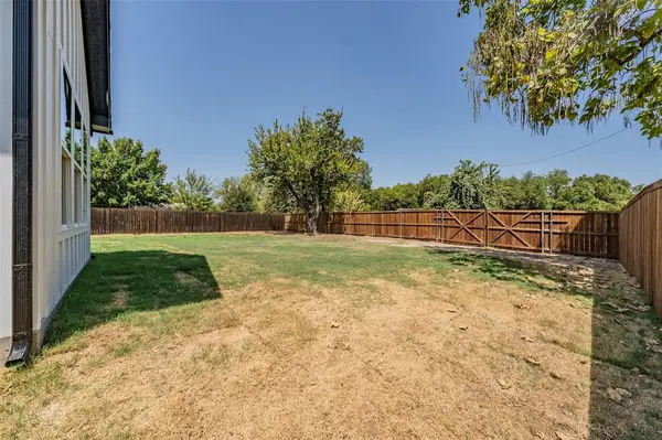 305 Hobbs Avenue, Boyd, TX 76023