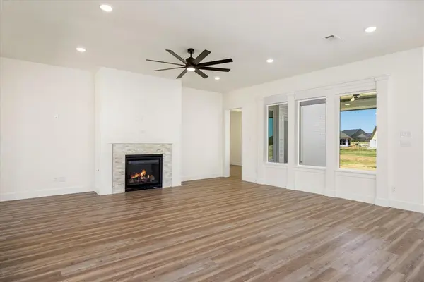 2119 Middlewood Circle, Granbury, TX 76049