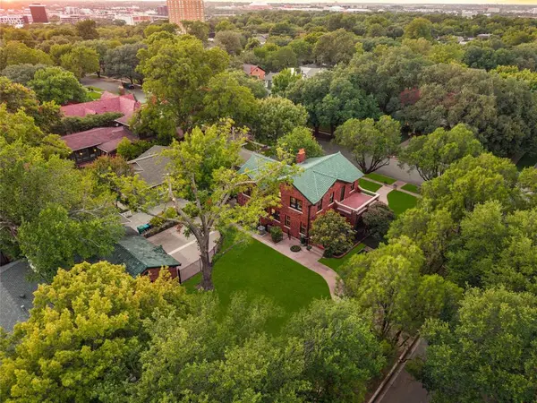 2127 Pembroke Drive, Fort Worth, TX 76110