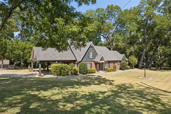 331 S Larkin Road, Sunnyvale, TX 75182