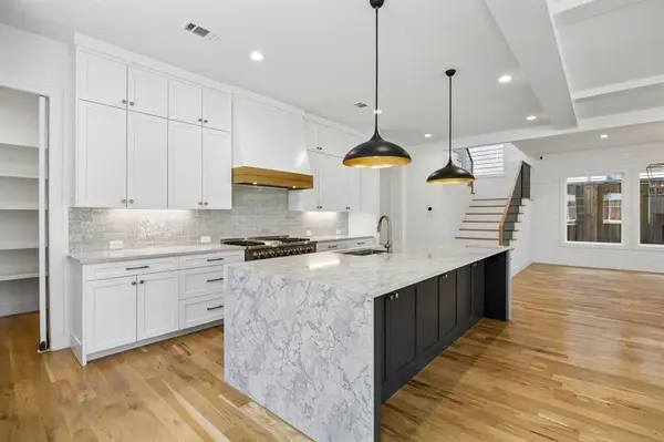 7323 Casa Loma Avenue, Dallas, TX 75214