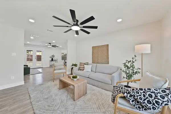 2302 E Mitchell Street, Arlington, TX 76010
