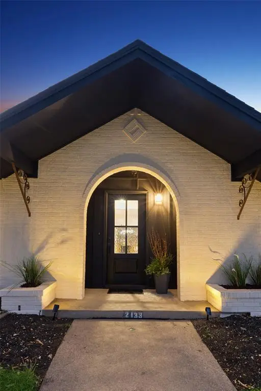 2133 Oak Valley Lane, Dallas, TX 75232