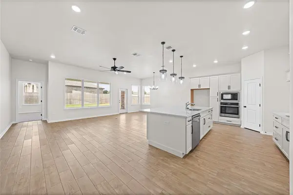 130 lasso Loop, Lorena, TX 76655