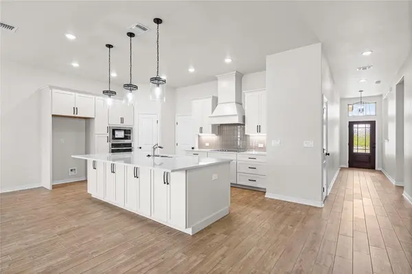 130 lasso Loop, Lorena, TX 76655