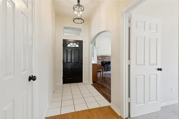 808 Wayne Trail, Azle, TX 76020