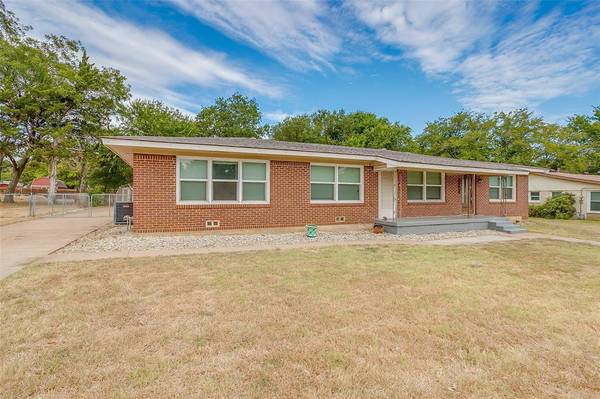 1208 Warden Street, Benbrook, TX 76126