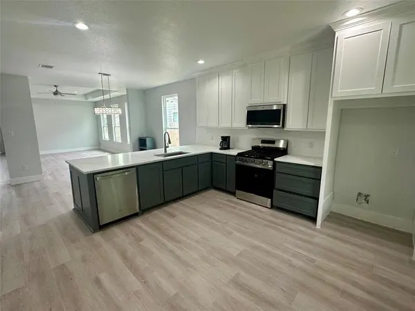 525 NW 17th Street, Grand Prairie, TX 75050