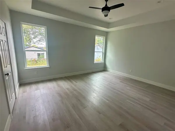 525 NW 17th Street, Grand Prairie, TX 75050