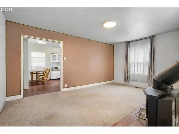 194 S ELM ST, Canby, OR 97013