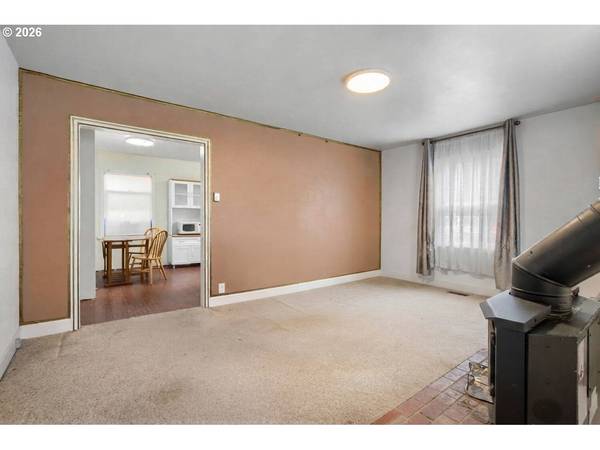 194 S ELM ST, Canby, OR 97013