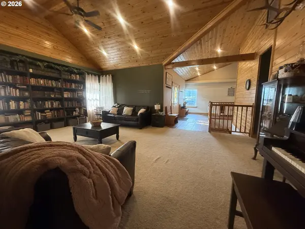 317 S CANYON BLVD, John Day, OR 97845