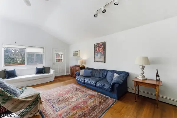 2455 3Rd St, Fort Lee Boro, NJ 07024
