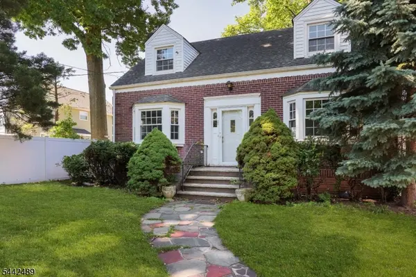 813 Miltonia St, Linden City, NJ 07036
