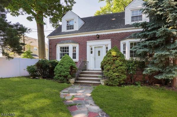 813 Miltonia St, Linden City, NJ 07036