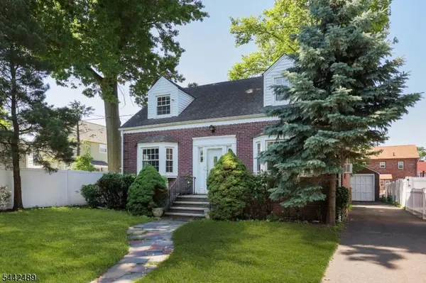 813 Miltonia St, Linden City, NJ 07036